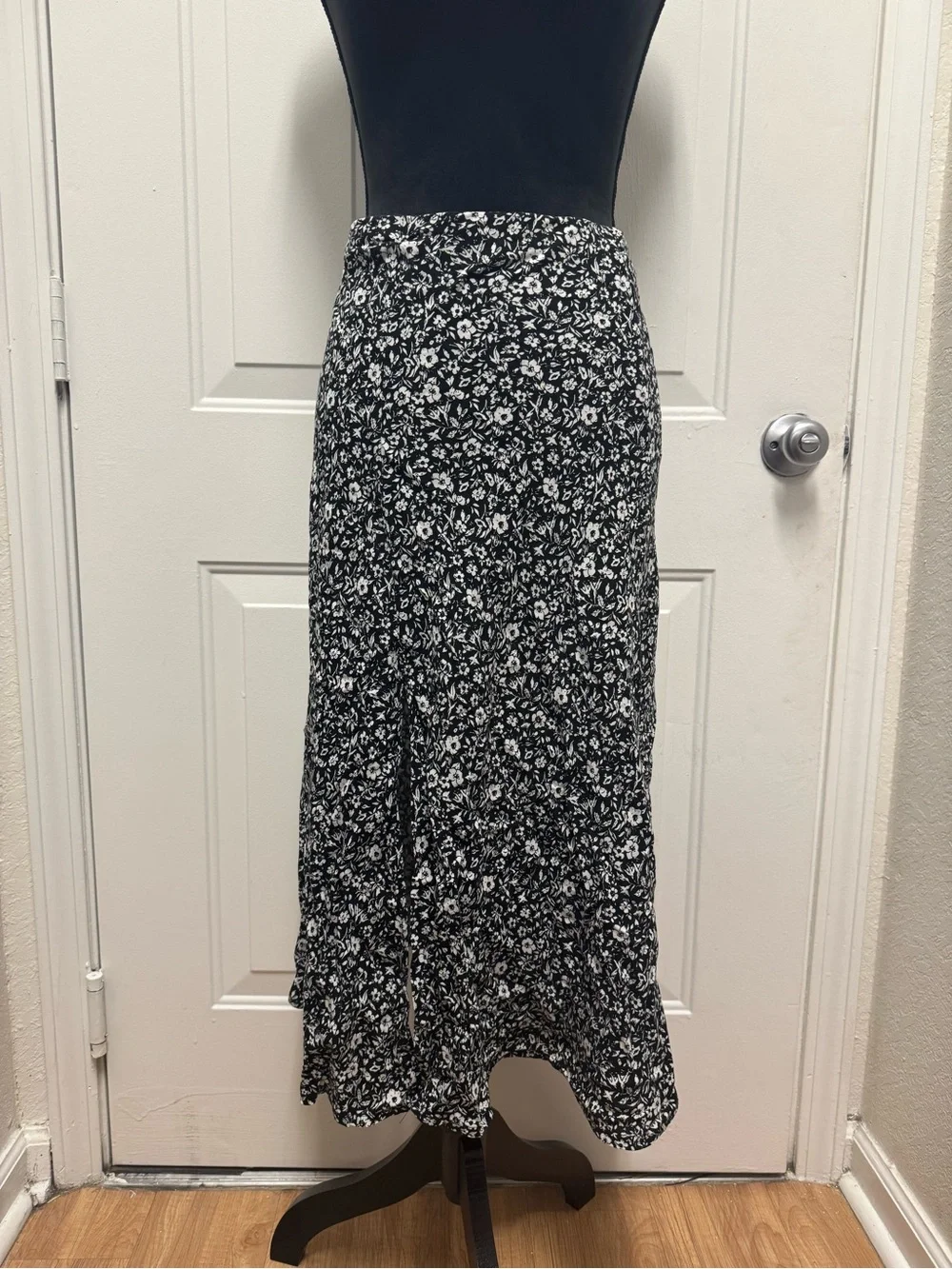 Streetwear Society Black and White Floral Maxi Skirt